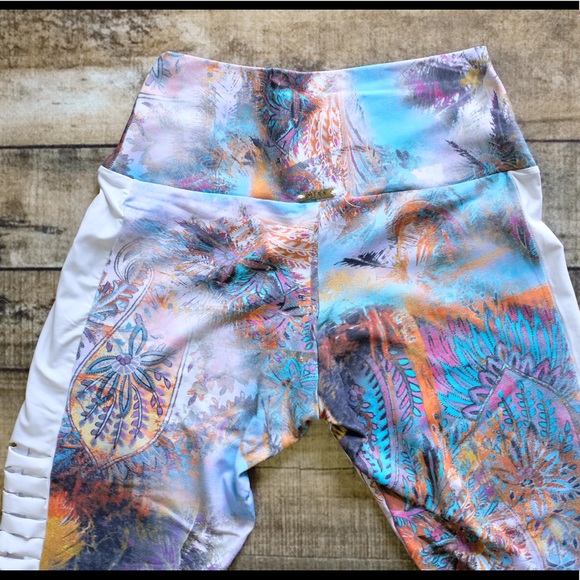 Mika Yoga Wear | Celeste Leggings | M/L - Picture 5 of 7